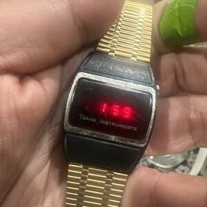 VTG 1970 Texas Instruments Men's Digital Quartz Watch Red LED Gold Strap 32mm 8"